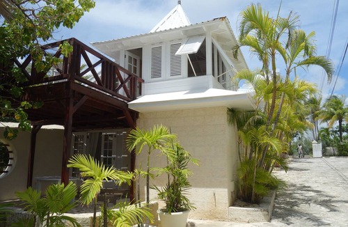 Silver Sands Apartment | Beachfront 1 bedroom apartment at the Inchcape Seaside Villas estate