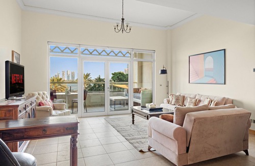 Palm Jumeirah Apartment | Beachfront 1 Bedroom in Palm Jumeirah with Sea Views