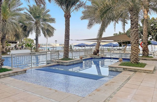Palm Jumeirah Apartment | Beachfront 1 Bedroom in Palm Jumeirah with Sea Views