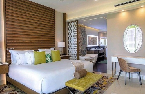 Playa Mujeres Hotel | Beachfront 1 Bedroom unit Cancun