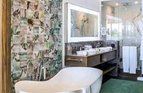 Playa Mujeres Hotel | Beachfront 1 Bedroom unit Cancun
