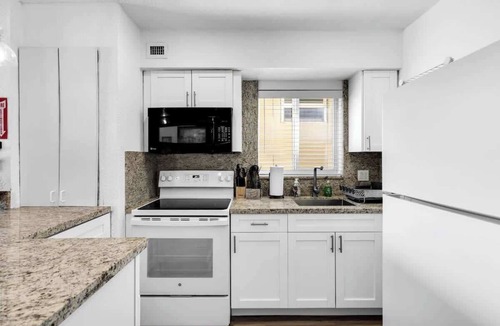 Hollywood Apartment | BeachFront 1 BR with Ocean View, Pool and Parking