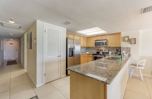 Madeira Beach Condo | Beachfront 1b 1b Suite - Beach Place #209