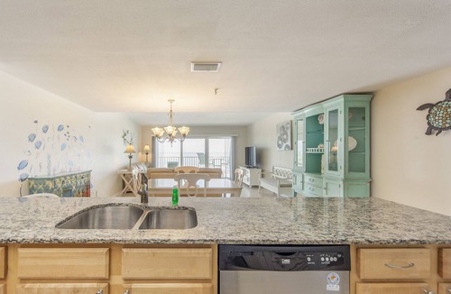 Madeira Beach Condo | Beachfront 1b 1b Suite - Beach Place #209