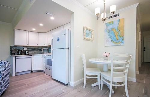 Sanibel Condo | Beachfront 1st floor condo at Sandalfoot Sanibel Island Sandalfoot 1B1