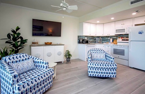 Sanibel Condo | Beachfront 1st floor condo at Sandalfoot Sanibel Island Sandalfoot 1B1