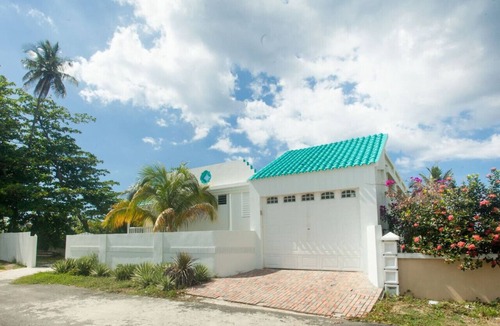 Rio Grande House | Beachfront 2 bdr Apt in Aguada