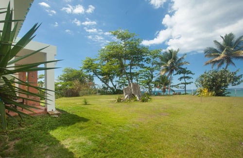 Rio Grande House | Beachfront 2 bdr Apt in Aguada