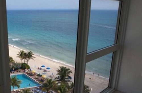 Galt Mile Condo | Beachfront 2-bedroom condo directly on the beach -last minute special rates