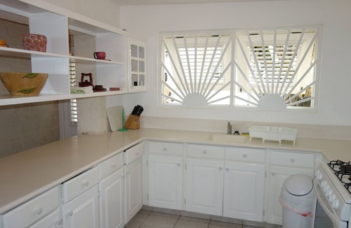 Silver Sands House | Beachfront 2 bedroom house right one the white sand beach of Silver Sands
