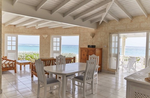 Silver Sands House | Beachfront 2 bedroom house right one the white sand beach of Silver Sands