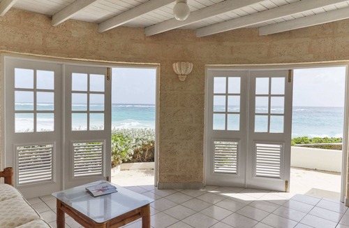 Silver Sands House | Beachfront 2 bedroom house right one the white sand beach of Silver Sands