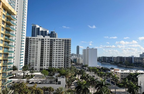 Hollywood South Central Beach Condo | BEACHFRONT 2-bedroom Condo in Hollywood with beach access, fitness room,and more