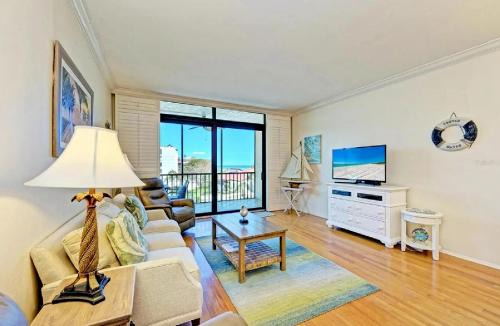 Longboat Key Apartment | Beachfront 2 Bedroom Residence with Panoramic Gulf Views