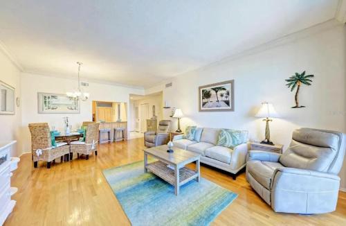 Longboat Key Apartment | Beachfront 2 Bedroom Residence with Panoramic Gulf Views