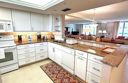 Longboat Key Condo | Beachfront 2 BR/2 BA At Players Club By FVC