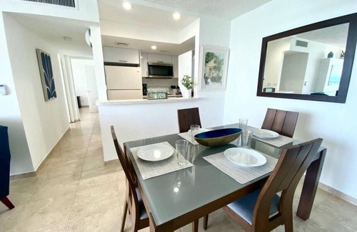 Isla Verde Apartment | Beachfront 2b/2b Isla Verde Walk 2 Eat Parking