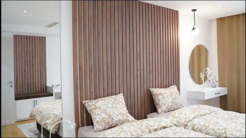 Rafajlovici Apartment | Beachfront 2BR Apartment with Balcony and Sea View, Biser Mora