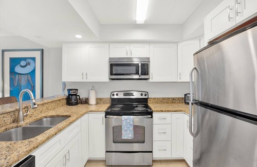 Redington Shores Condo | Beachfront 2BR Condo. Ocean view. Quiet Small Building. No Crowds. Heated Pool.