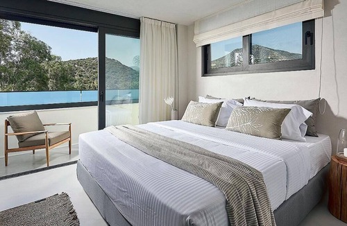 Almyros Villa | Beachfront 3 bedroom villa with a heated pool