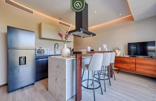 La Cruz de Huanacaxtle Apartment | Beachfront 3 BR Condo - Pool - Beachclub - Gym