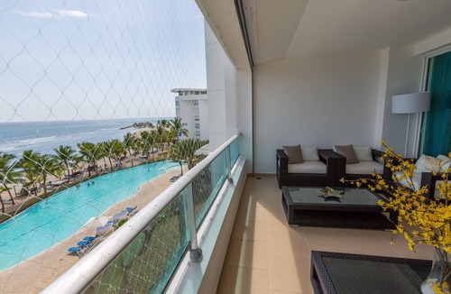 Villas Del Mar Apartment | Beachfront| 3 Br| Full Kitchen| FastWifi| Parking