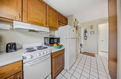 Wailua Condo | Beachfront · 3 min Walk to Beach · Garden Corner Unit · A/C · 3 Pools