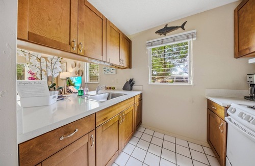Wailua Condo | Beachfront · 3 min Walk to Beach · Garden Corner Unit · A/C · 3 Pools