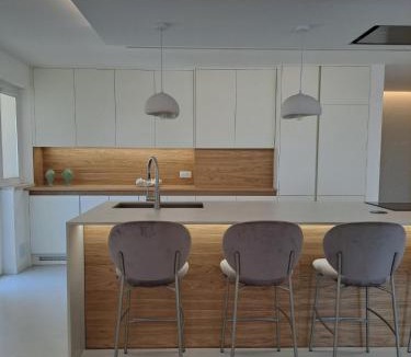 Sao Martinho do Porto Apartment | Beachfront 3bdr apt on Marginal Boulevard
