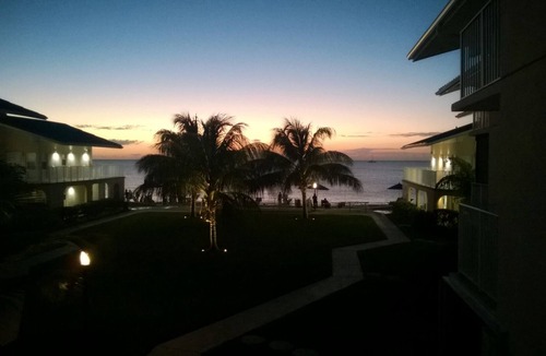 Seven Mile Beach Condo | Beachfront 3br Condo On Seven Mile Beach At #44 Cayman Reef Resort
