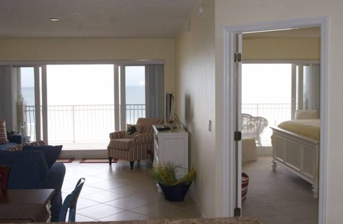 Redington Shores Condo | Beachfront 3BR/3BA Gulf Condo - Heated Pool, 2 Hot Tubs, Gated - Monthly