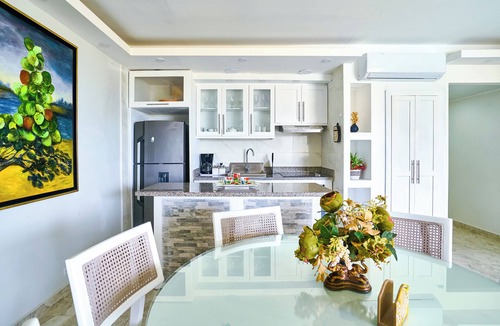Villas Del Mar Apartment | Beachfront 4th Floor | King Bed | Pool & Beach Access