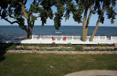 Sandusky House | BeachFront 5BD Steps to Cedar Point Private Beach