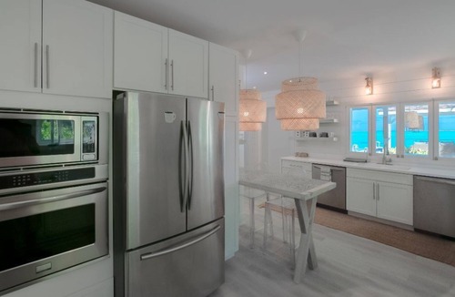 Tar Bay House | Beachfront 5BR Villa w/Pool | George Town, Exuma | Bajamar