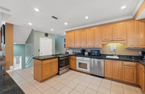 East End House | Beachfront 6-bedroom pet friendly home
