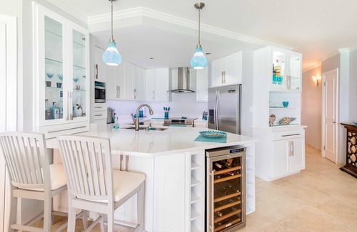 Dover Apartment | Beachfront Apt with Pool - Sapphire 401