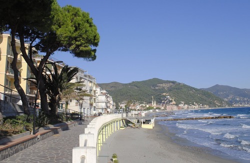 Laigueglia Apartment | Beachfront accommodation, 3 bedrooms plus small bedroom, with private courtyard.