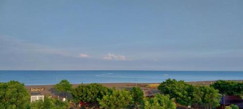 Caba Ski Chalet | Beachfront Aircon Kubo for 4pax