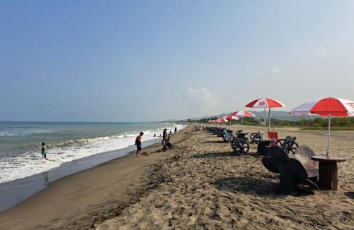 Caba House | Beachfront Aircon Modern Kubo for 10 pax