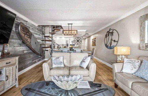 Belleair Beach Condo | Beachfront Aldea 18 in Belleair Beach