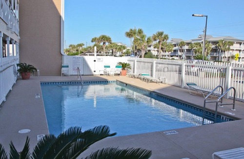 Crystal Beach Condo | BEACHFRONT,AMAZING SHORELINE GULF VIEW,1ST FLOOR WALKOUT,5 STEPS TO BEACH ACCESS