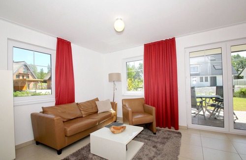 Lobbe Apartment | Beachfront apartment with terrace, use of swimming pool and sauna - Rex Rugia H-1010