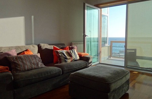 Canidelo Apartment | Beachfront apartment with spectacular sea views. (WILLOWERS)