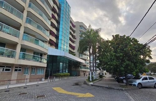 Recreio dos Bandeirantes Apartment | Beachfront apartment with ocean view in Recreio.