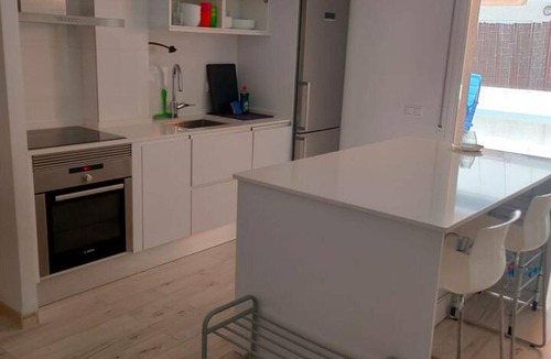 Parc de Mont-roig Apartment | Beachfront Apartment with Pool Access in Miami Playa