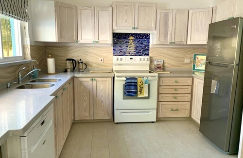 Dover Apartment | Beachfront Apartment in Paradise: Turtles Nest D