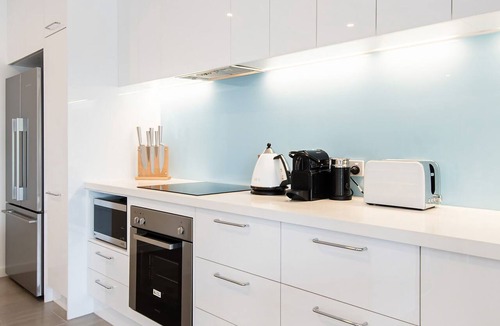 Rosebud Apartment | Beachfront Apartment with lots of Wow