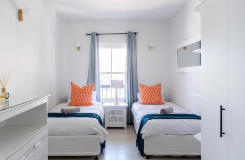 Shaka's Rock Apartment | Beachfront Apartments Shakas Rock - Santorini Estate, Pool, Ocean Views