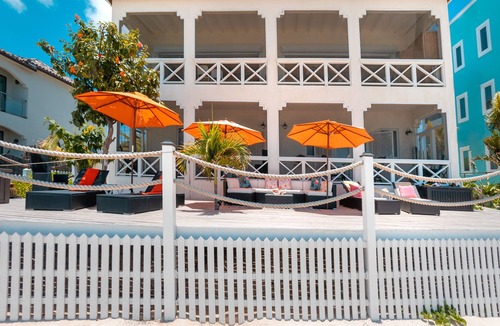 Cockburn Town Apartment | BEACHFRONT APT SOUTH SUITE