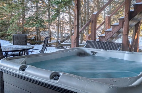Park Point Apartment | Beachfront Apt with Hot Tub, Near Canal Park